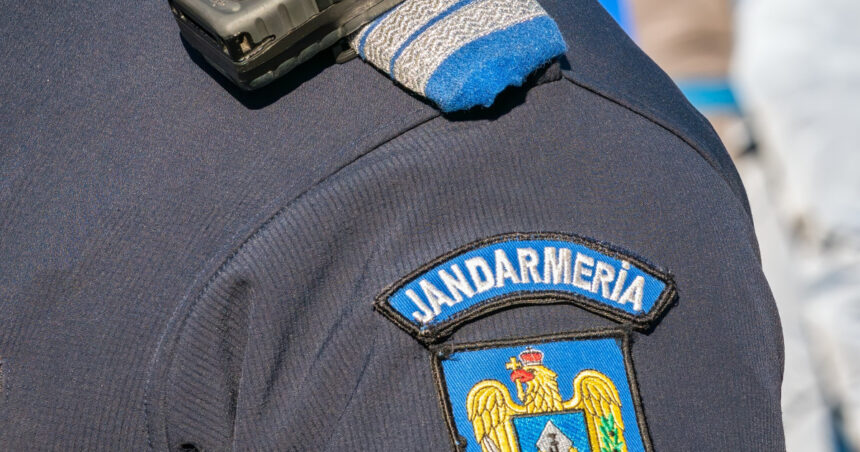 Turiști sancționați de jandarmi pentru pătrunderea cu automobilele într-o zonă protejată 1 turisti amendati de jandarmi dupa ce au intrat cu masinile intr o arie protejata 684ed44d699a0