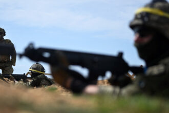 ucraina a capturat doi mercenari din camerun recrutati de rusia cu cat erau platiti acestia pentru a lupta de partea kremlinului 68625144e443f