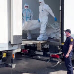 Ucraina acuză Rusia de manipularea cadavrelor soldaților, amestecându-le pe cele proprii cu ale luptătorilor din Kiev în cadrul recentului schimb. 3 ucrainenii ii acuza pe rusi ca au amestecat trupurile propriilor militari cu cele ale soldatilor kievului la ultimul astfel de schimb 68507da4893a5