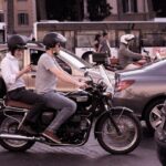 Noutăți de ultimă oră pentru motocicliști și mopeduri: Acces la banda dedicată autobuzelor și permis de a depăși legal mașinile. Parcare pe trotuar, cu o restricție! 3 ultima ora schimbari pregatite pentru motociclisti si mopede vor putea folosi banda speciala pentru autobuze si depasi legal autovehicule sau coloane parcare pe trotuar cu o conditie 6851fadc40183