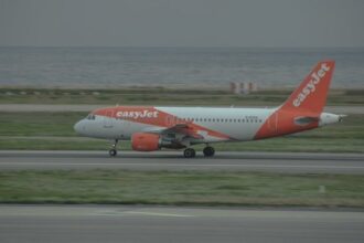 un avion care zbura de la budapesta la lyon a aterizat de urgenta in austria dupa ce in cabina pilotilor a aparut fum 6847c6d2b0446