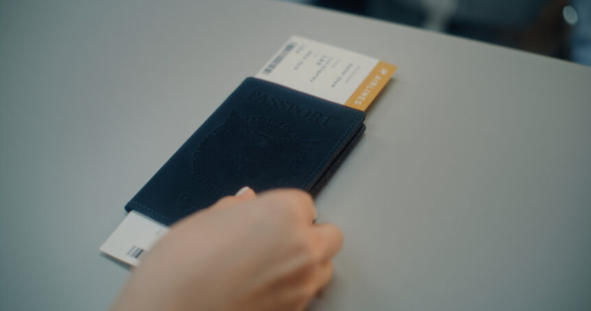Un individ a profitat de zboruri gratuite de mai bine de 30 de ori, pretinzând că este steward! 1 un barbat a zburat gratis de peste 30 de ori dupa ce s a dat drept insotitor de bord 6850ea9909ebb