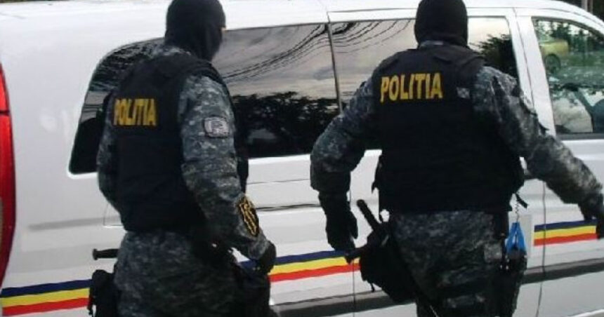 Un individ a ținut prizonieri cei patru copii în locuința sa, amenințând forțele de ordine cu o armă și deschizând focul asupra acestora. 1 un barbat si a sechestrat in casa cei 4 copii apoi i a amenintat pe politisti cu arma si a tras spre ei 685bf8ea06784