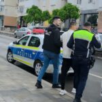 Un hoț renumit, activ și în Buzău, și-a întins tentaculele și la vecini. Gletul scurs din sac a dezvăluit adevărul. 3 un cunoscut hot care a actionat si in buzau s a apucat sa fure si de la vecini l a dat de gol gletul care a curs din sac 685dbcd4c7f95