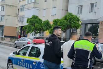un cunoscut hot care a actionat si in buzau s a apucat sa fure si de la vecini l a dat de gol gletul care a curs din sac 685dbcd4c7f95