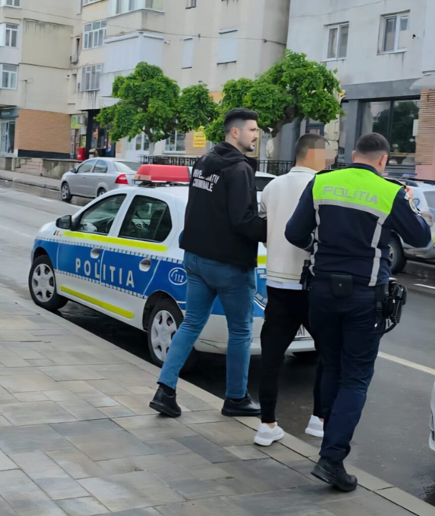 Un hoț renumit, activ și în Buzău, și-a întins tentaculele și la vecini. Gletul scurs din sac a dezvăluit adevărul. 1 un cunoscut hot care a actionat si in buzau s a apucat sa fure si de la vecini l a dat de gol gletul care a curs din sac 685dbcd4c7f95