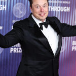 „Confesiunile unui fost amic al lui Elon Musk: 'Este consumat de obsesie și dorința de putere. Nu se va da înapoi de la nimic pentru a-și răzbuna rivalitatea cu Donald Trump'” 2 un fost prieten al lui elon musk face dezvaluiri este obsesiv si avid de putere va face totul pentru a se razbuna pe donald trump 68622dca1e898