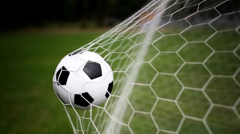 Un tânăr fotbalist de 14 ani se zbate între viață și moarte după un accident pe terenul de joc 1 un fotbalist de doar 14 ani intre viata si moarte dupa o ciocnire pe teren 683f4e1604ba0