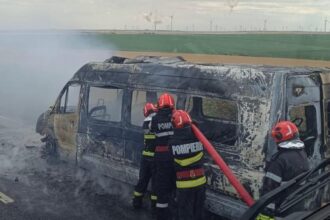 un microbuz a ars in totalitate langa satul baia in urma unui incendiu in microbuz se aflau 20 de pasageri 6860d006eb5a8