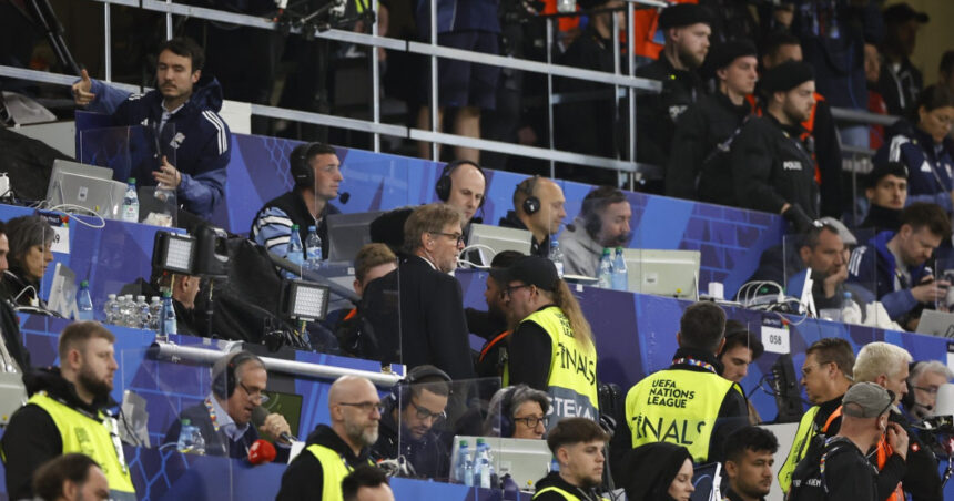 Tragedie în tribunele din Munchen: Un fan român a pierdut viața la finala Nations League, după o cădere neașteptată. „Un incident de neimaginat după două decenii” 1 un suporter roman a murit la finala nations league de la munchen a cazut din tribune nu s a mai intamplat asa ceva de 20 de ani 6846da013e5d7