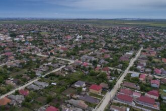 un teren si locuinta din cumpana detinute de o familie scoase la licitatie la pret redus cu 25 684e3fa7045f4