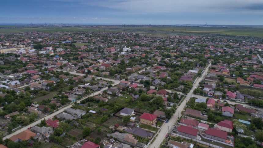 Terenul și casa din Cumpăna ale unei familii, disponibile la licitație cu o reducere de 25%! 1 un teren si locuinta din cumpana detinute de o familie scoase la licitatie la pret redus cu 25 684e3fa7045f4