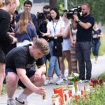 Unul dintre cei doi studenți români răniți în atacul din Austria, atins de patru gloanțe, a fost supus unei intervenții chirurgicale de urgență. Mama sa împărtășește detalii emoționante. 2 unul dintre cei doi elevi romani raniti in atacul din austria impuscat de patru ori a fost operat de urgenta ce spune mama lui 68499c4cec30f