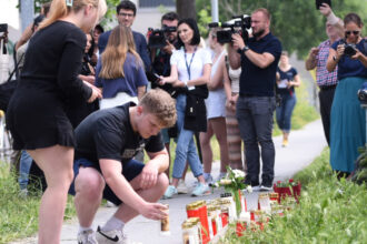 unul dintre cei doi elevi romani raniti in atacul din austria impuscat de patru ori a fost operat de urgenta ce spune mama lui 68499c4cec30f