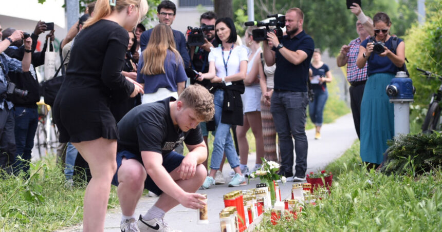 Unul dintre cei doi studenți români răniți în atacul din Austria, atins de patru gloanțe, a fost supus unei intervenții chirurgicale de urgență. Mama sa împărtășește detalii emoționante. 1 unul dintre cei doi elevi romani raniti in atacul din austria impuscat de patru ori a fost operat de urgenta ce spune mama lui 68499c4cec30f
