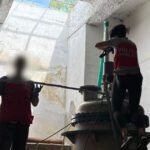 Captură spectaculoasă în Brașov: Autoritățile dezvăluie un vast laborator de droguri sintetice! Ce au descoperit anchetatorii? 3 unul dintre cele mai mari laboratoare de droguri sintetice din romania descoperit intr un depozit din brasov ce au gasit anchetatorii 6856d6098e8da