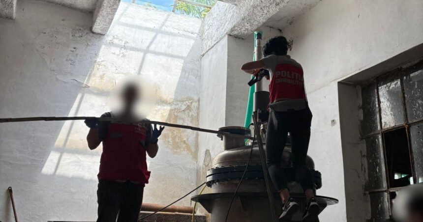 Captură spectaculoasă în Brașov: Autoritățile dezvăluie un vast laborator de droguri sintetice! Ce au descoperit anchetatorii? 1 unul dintre cele mai mari laboratoare de droguri sintetice din romania descoperit intr un depozit din brasov ce au gasit anchetatorii 6856d6098e8da