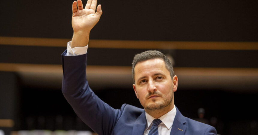 Nicu Ștefănuță, vicepreședinte al Parlamentului European, la Budapest Pride: „Iubirea nu cunoaște limite!” 1 vicepresedintele parlamentului european nicu stefanuta conduce delegatia pe la budapest pride dragostea nu poate fi interzisa 685e94ce838f4