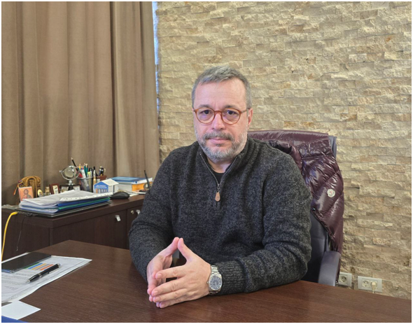 Viceprimarul Ionuț Rusu își clarifică poziția în fața acuzațiilor primarului Vergil Chițac, care i-a solicitat demisia în scandalul CSM Constanța. 1 viceprimarul ionut rusu raspunde acuzatiilor lansate de primarul vergil chitac dupa ce acesta i a cerut public demisia in scandalul csm constanta 6849783b0ae61