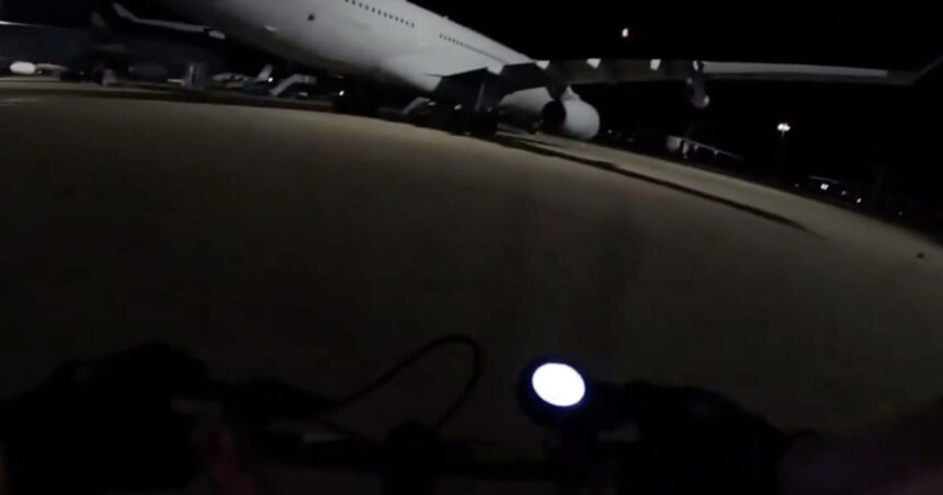 Activisti pro-palestinieni au invadat baza aeriană britanică Brize Norton, învăluind avioanele în culori protestatare. 1 video activisti pro palestinieni au patruns in baza aeriana britanica brize norton si au stropit avioanele cu vopsea 6855337d0fee6