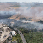 Incendiu devastator la Babadag: Câmpuri mistuite de flăcări, nori de fum și amenințări pentru ferme și gospodării 2 video alerta in babadag culturi in flacari fum dens si risc de extindere catre ferme si gospodarii 685ea57cac057