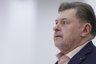 video alexandru rafila si a tiparit bilantul de 1 300 de zile in fruntea ministerului sanatatii ce lipseste din prezentarea oficiala 68516939bb71f
