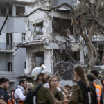 Andrei Țarnea comentează situația românilor prizonieri în Israel și Iran: „Se află într-o stare de siguranță relativă. Se fac eforturi pentru organizarea evacuărilor pe cale terestră” 3 video andrei tarnea despre romanii blocati in israel si iran sunt in relativa siguranta se incearca organizarea unor evacuari terestre 684fc358609a6
