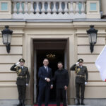 Andrzej Duda, onorat de Volodimir Zelenski în cadrul ultimei sale vizite în Ucraina 2 video andrzej duda a fost decorat de volodimir zelenski in ultima vizita a presedintelui polonez in ucraina 68600d166502f