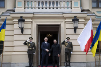 video andrzej duda a fost decorat de volodimir zelenski in ultima vizita a presedintelui polonez in ucraina 68600d166502f