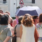 Protest în fața Palatului Victoria: Funcționarii guvernamentali își exprimă nemulțumirea față de diminuarea sporurilor 2 video angajatii de la guvern au protestat la palatul victoria sunt nemultumiti de reducerea sporurilor 685e6766eedcf