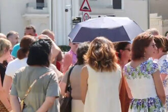 video angajatii de la guvern au protestat la palatul victoria sunt nemultumiti de reducerea sporurilor 685e6766eedcf