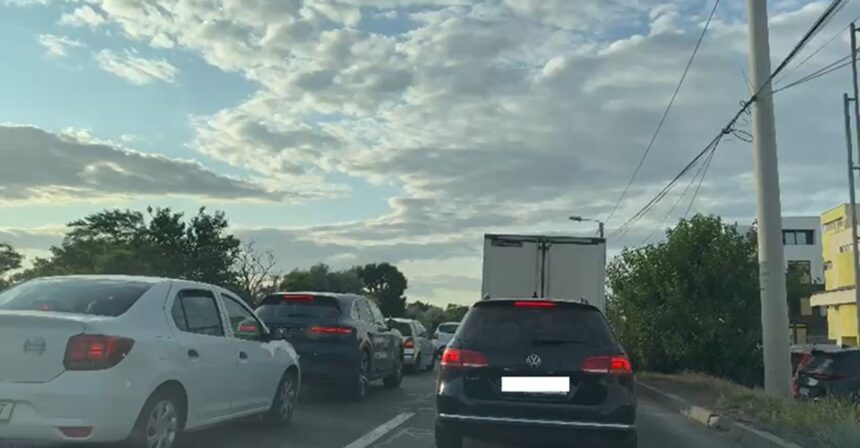 Atenție, șoferi: Înghesuială infernală pe DN 39 între Eforie și Agigea! Cozile de autovehicule se întind pe zeci de kilometri! 1 video atentie soferi trafic de cosmar intre eforie si agigea pe dn 39 cozile de masini se intind pe mai multi kolimetri 6856ea34c3037