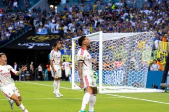 video boca juniors a avut degeaba 2 0 cu benfica la fifa club world cup 2025 s au aratat si 3 cartonase rosii 685108bbc2038