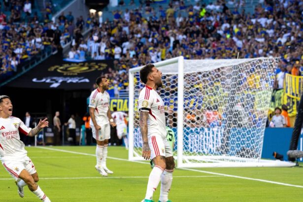 video boca juniors a avut degeaba 2 0 cu benfica la fifa club world cup 2025 s au aratat si 3 cartonase rosii 685108bbc2038