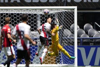 video cat s a incheiat river plate urawa red diamonds din grupa interului lui chivu de la fifa club world cup meci cu 4 campioni mondiali 68526f53e5792