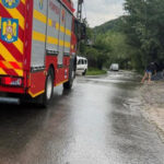 Alertă meteorologică: Grindină devastatoare în Prahova și riscuri de inundații în Buzău și Argeș. Drumuri închise și vehicule purtate de viituri 2 video cod rosu de grindina in prahova si cod galben de inundatii in buzau si arges drumuri blocate si masini luate de ape 6846f60a92ec1
