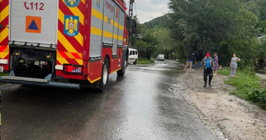 Alertă meteorologică: Grindină devastatoare în Prahova și riscuri de inundații în Buzău și Argeș. Drumuri închise și vehicule purtate de viituri 1 video cod rosu de grindina in prahova si cod galben de inundatii in buzau si arges drumuri blocate si masini luate de ape 6846f60a92ec1