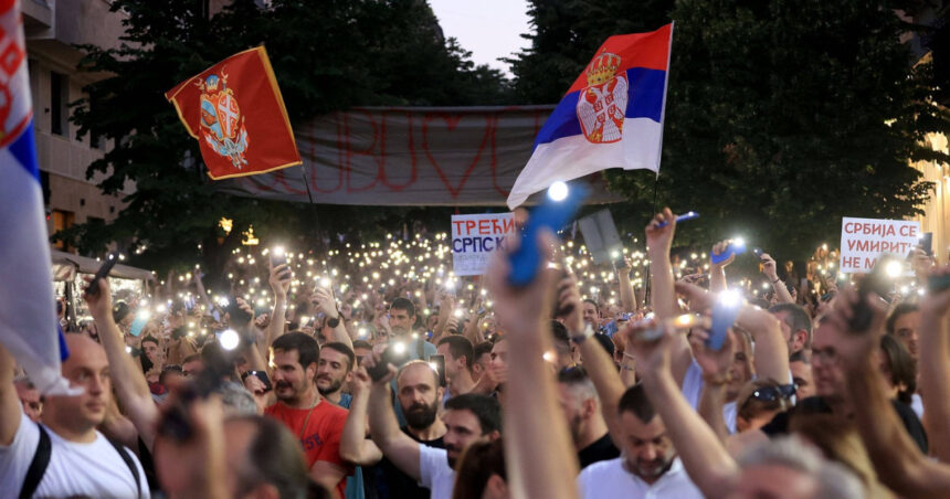 Tensiuni în Belgrad: Protestatarii solicită alegeri anticipate, în timp ce președintele sârbo invocă „o tentativă de lovitură de stat” 1 video confruntari violente la belgrad unde protestatarii au cerut alegeri anticipate presedintele sarb invoca o lovitura de stat 6860d8cbc12af