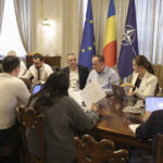 În spatele ușilor închise de la Cotroceni: PSD aspiră la Ministerele Transporturilor, Interne și Justiție, în timp ce PNL, USR și UDMR își revendică propriile ținte - conform informațiilor obținute. 2 video culisele negocierilor de la cotroceni psd vrea transporturi interne si justitie ministerele dorite de pnl usr si udmr surse 6842a99a6586d