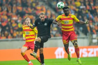 video doi jucatori bijuterie la unirea slobozia un campion din europa si un fost fotbalist la lokomotiv moscova doriti de andrei prepelita 684c0c9053bde