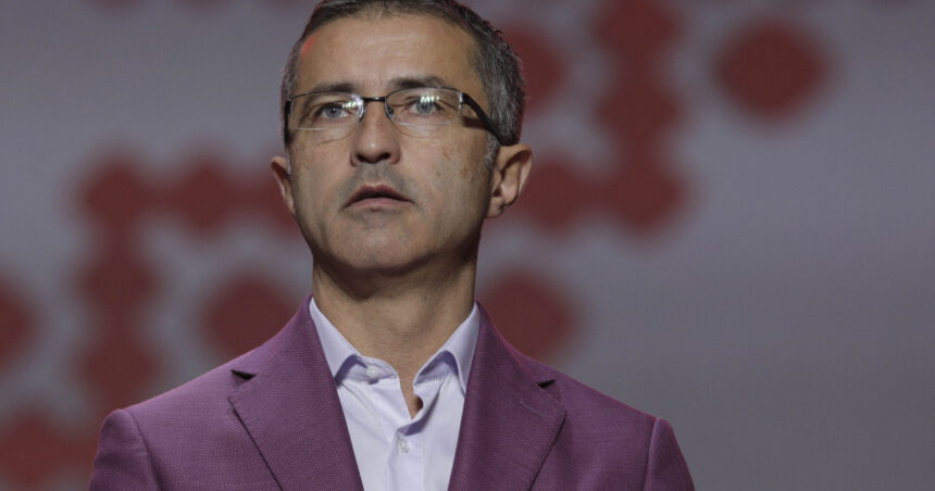 Dragoș Benea își exprimă nemulțumirea față de Sorin Grindeanu pentru acceptarea funcției în guvern: „Nu a adus un plan fiscal. Suntem în necunoscut!” 1 video dragos benea il critica pe sorin grindeanu pentru intrarea la guvernare nu a prezentat planul fiscal stim ca nu stim in ce intram 6856d60bed518