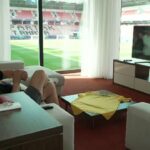 Corespondență din Slovacia | Suporterul cu cea mai bună panoramă: camera de hotel cu vedere la stadionul echipei României U21 2 video exclusiv corespondenta din slovacia cel mai norocos suporter al romaniei u21 camera lui de hotel are vedere directa la stadion 6849d01f2e687