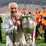 Dan Petrescu pregătește plecarea: "Viața la CFR e provocatoare. Pot fi aici o perioadă, sau poate mai mult." 3 video exclusiv dan petrescu are bagajele facute e greu la cfr poate voi fi o etapa poate 10 6861606fb7799
