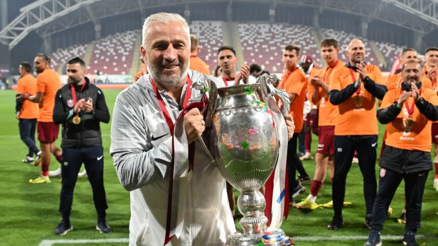 Dan Petrescu pregătește plecarea: "Viața la CFR e provocatoare. Pot fi aici o perioadă, sau poate mai mult." 1 video exclusiv dan petrescu are bagajele facute e greu la cfr poate voi fi o etapa poate 10 6861606fb7799