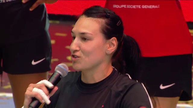 Cristina Neagu își ia rămas bun cu emoție: „Îmi doresc să rămân veșnic în sufletele voastre! Vă mulțumesc!” 1 video exclusiv discursul cristinei neagu la finalul galei de retragere sper ca voi fi mereu in inimile voastre multumesc 6845a9e20ce89