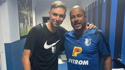 Wesley Lopes îi transmite un mesaj lui Louis Munteanu, la cinci zile după penalty-ul neexecutat în meciul cu Italia 1 video exclusiv mesajul transmis de wesley lopes pentru louis munteanu la cinci zile de la penalty ul ratat cu italia 68504e6a736d4