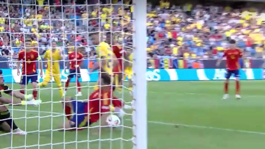 „Micuții tricolori” au solicitat o lovitură de pedeapsă! Perianu a irosit două șanse uriașe, iar mingea a fost atinsă cu mâna. 1 video exclusiv tricolorii mici au cerut penalty perianu a ratat doua ocazii imense si mingea a fost atinsa cu mana 684db976a37fb