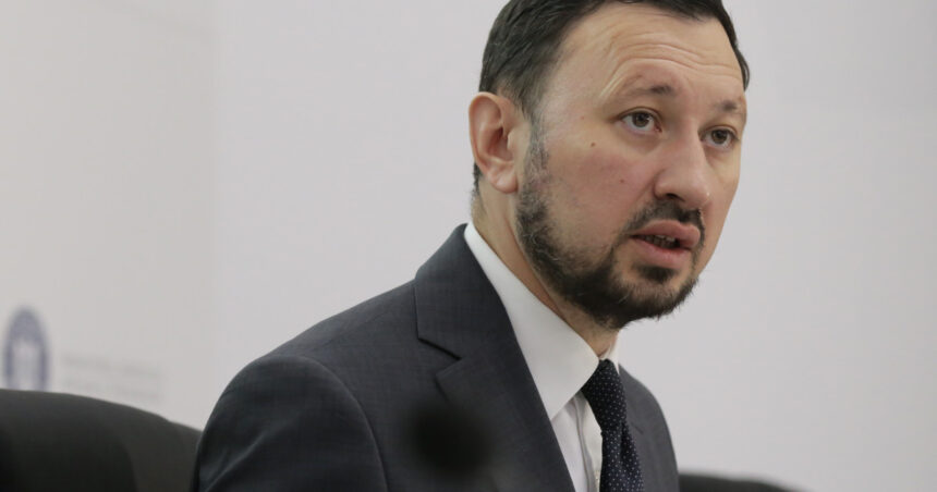 Fechet propune o nouă abordare pentru gestionarea apelor de ploaie: „O oră de ploaie în plus și Bucureștiul ar fi fost inundat!” 1 video fechet spune ca trebuie regandit modul gestionarii apelor pluviale daca mai ploua o ora probabil ca intreg bucurestiul era sub ape 684901a96531a