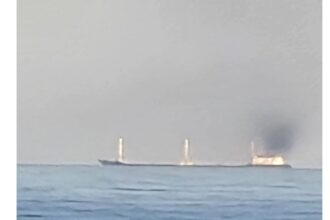 video fum in largul marii panica pe plajele din mamaia o nava aflata in rada portului constanta posibil afectata 6845c6970ab89