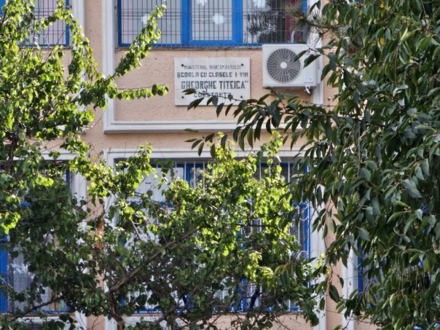 „Gândacii își fac de cap la Școala 30 din Constanța, iar părinții sunt furioși!” 1 video gandacii inca invata la scoala 30 din constanta parintii sunt revoltati 684563a34869b